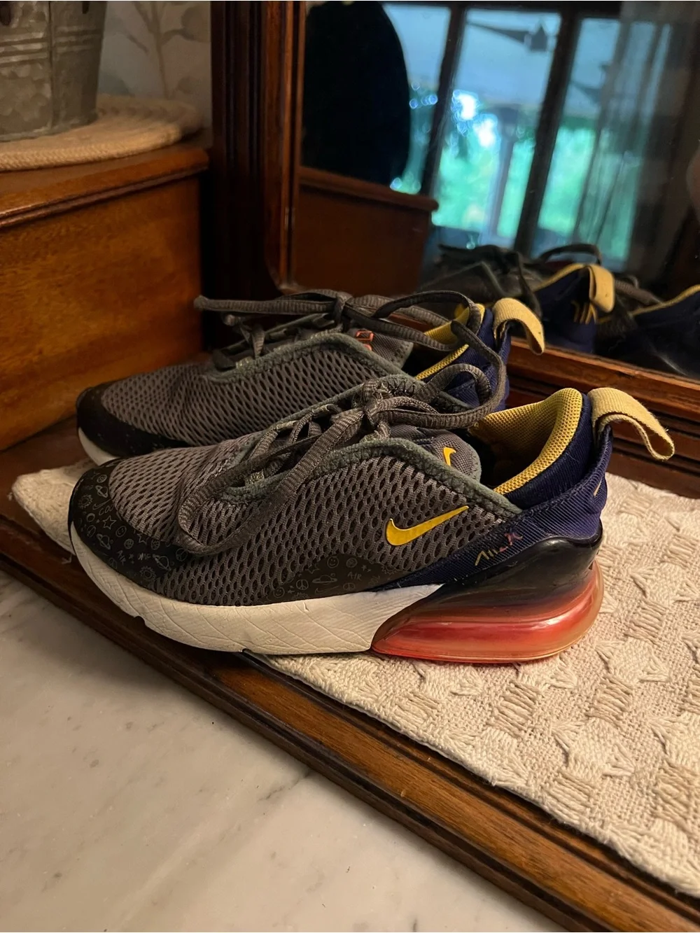 NIKE Classic Air Max 270 Casual Athletic Athleisure Sneakers Grey Blue Boy's 12C